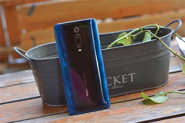 小米家两款手机摆在眼前:女朋友选择了小米9,而我选了它 小米家两款手机摆在眼前:女朋友选择了小米9,而我选了它