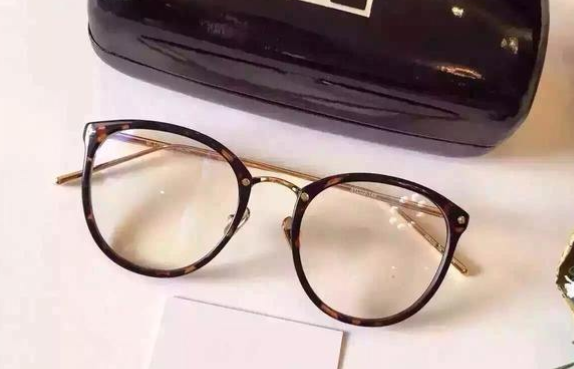 linda farrow的眼镜框好吗?linda farrow眼镜架适合圆脸吗? linda farrow的眼镜框好吗?linda farrow眼镜架适合圆脸吗?