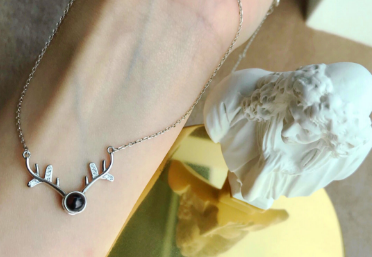 一鹿有你项链寓意?一鹿有你女士项链适合送人吗? 一鹿有你项链寓意?一鹿有你女士项链适合送人吗?