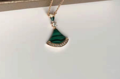 宝格丽小裙子项链材质?宝格丽小裙子项链哪个颜色好看? 宝格丽小裙子项链材质?宝格丽小裙子项链哪个颜色好看?