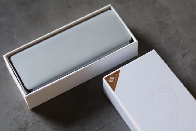 小米有品再次出新品,全面屏老人机这颜值让小米情何以堪 小米有品再次出新品,全面屏老人机这颜值让小米情何以堪