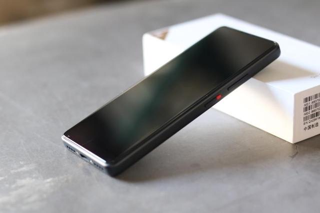 小米有品再次出新品,全面屏老人机这颜值让小米情何以堪 小米有品再次出新品,全面屏老人机这颜值让小米情何以堪