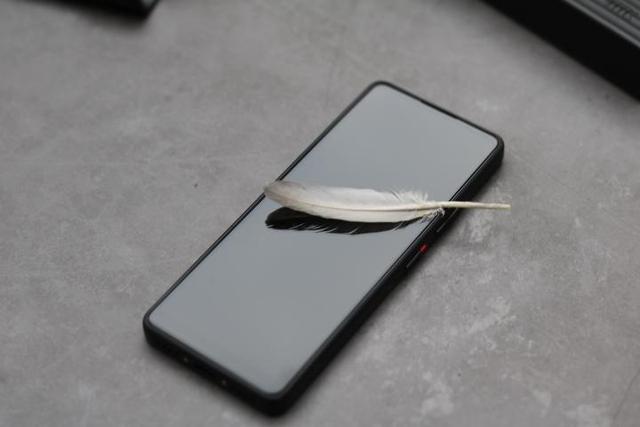 小米有品再次出新品,全面屏老人机这颜值让小米情何以堪 小米有品再次出新品,全面屏老人机这颜值让小米情何以堪