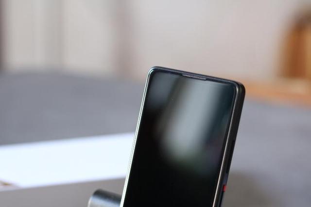 小米有品再次出新品,全面屏老人机这颜值让小米情何以堪 小米有品再次出新品,全面屏老人机这颜值让小米情何以堪