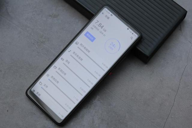 小米有品再次出新品,全面屏老人机这颜值让小米情何以堪 小米有品再次出新品,全面屏老人机这颜值让小米情何以堪