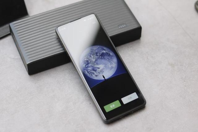 小米有品再次出新品,全面屏老人机这颜值让小米情何以堪 小米有品再次出新品,全面屏老人机这颜值让小米情何以堪