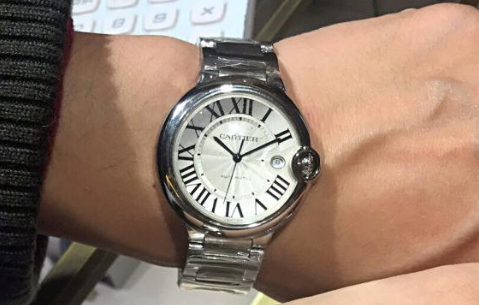 卡地亚蓝气球石英表多少钱?卡地亚蓝气球石英表多大的好看? 卡地亚蓝气球石英表多少钱?卡地亚蓝气球石英表多大的好看?