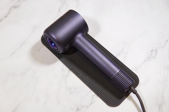 不靠高温靠风量,抛开热损伤干发体验:直白高速吹风机新品评测 不靠高温靠风量,抛开热损伤干发体验:直白高速吹风机新品评测