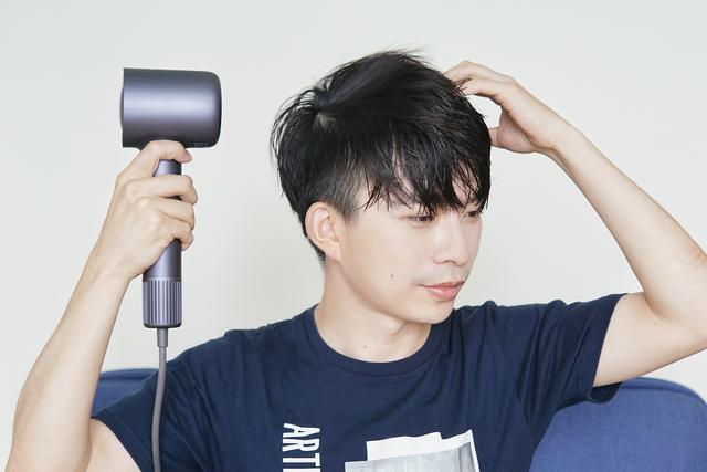 不靠高温靠风量,抛开热损伤干发体验:直白高速吹风机新品评测 不靠高温靠风量,抛开热损伤干发体验:直白高速吹风机新品评测