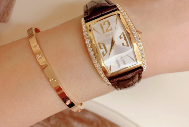 卡地亚窄版手镯有钻好还是无钻好?价格是多少? 卡地亚窄版手镯有钻好还是无钻好?价格是多少?