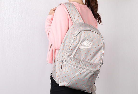 耐克双肩包新款?耐克双肩包适合女孩子背吗? 耐克双肩包新款?耐克双肩包适合女孩子背吗?