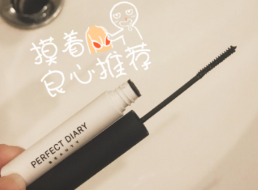 完美日记睫毛膏好用吗？是细刷头吗？