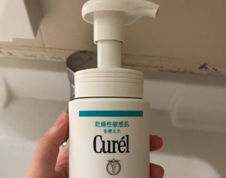 珂润氨基酸洗面奶测评？用完脸紧绷吗？