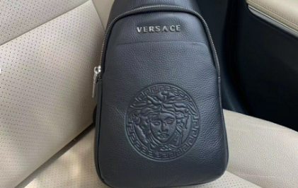 versace胸包如何？versace胸包好看吗？