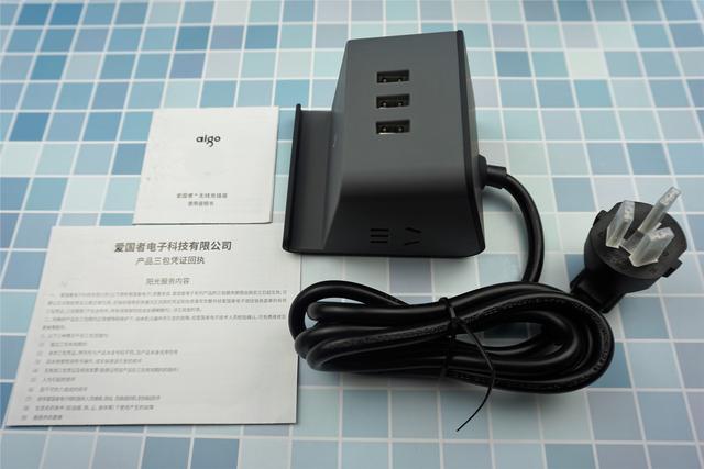 爱国者无线充插座开箱分享:双组合孔+3USB,无线充是亮点 爱国者无线充插座开箱分享:双组合孔+3USB,无线充是亮点