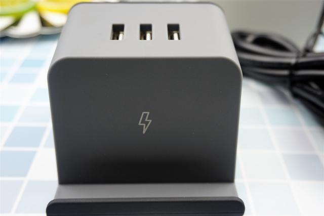 爱国者无线充插座开箱分享:双组合孔+3USB,无线充是亮点 爱国者无线充插座开箱分享:双组合孔+3USB,无线充是亮点