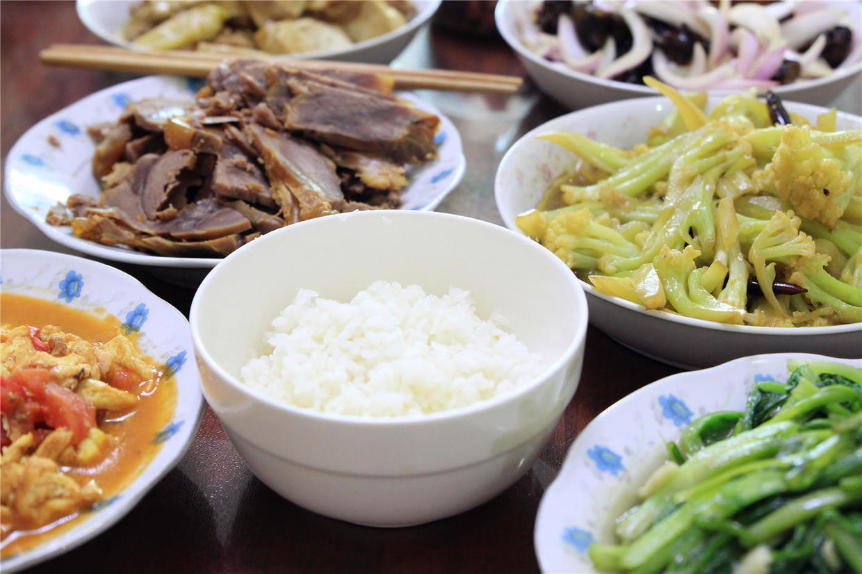 告别餐后血糖升高，臻米养生煲评测：古法蒸煮的米饭松软Q弹