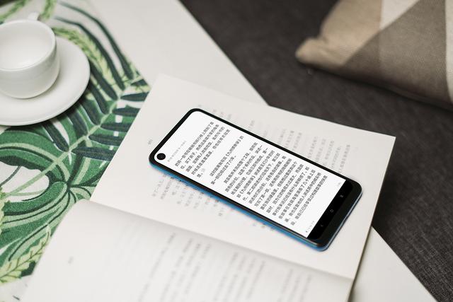 一块屏幕撑起半边天,看摩托罗拉P50如何找回自信 一块屏幕撑起半边天,看摩托罗拉P50如何找回自信