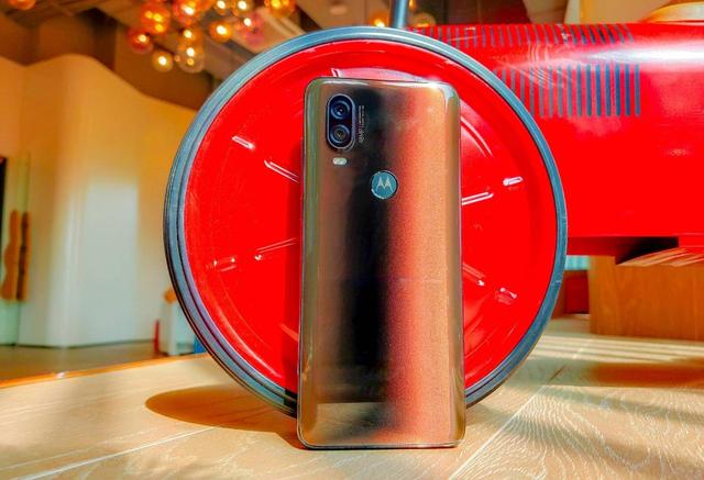 21:9带鱼屏加持的“高富帅”,摩托罗拉 P50 体验 21:9带鱼屏加持的“高富帅”,摩托罗拉 P50 体验