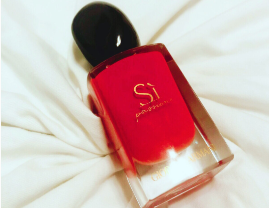 阿玛尼挚爱女士香水适合多大年纪?味道好闻吗? 阿玛尼挚爱女士香水适合多大年纪?味道好闻吗?