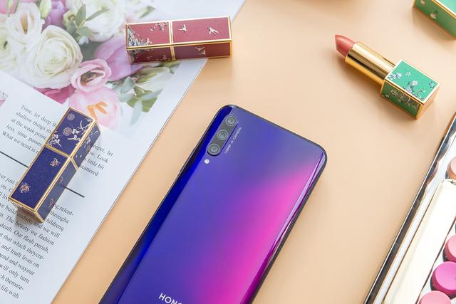 荣耀9X PRO秀出新花样,距旗舰巅峰就差一步了 荣耀9X PRO秀出新花样,距旗舰巅峰就差一步了