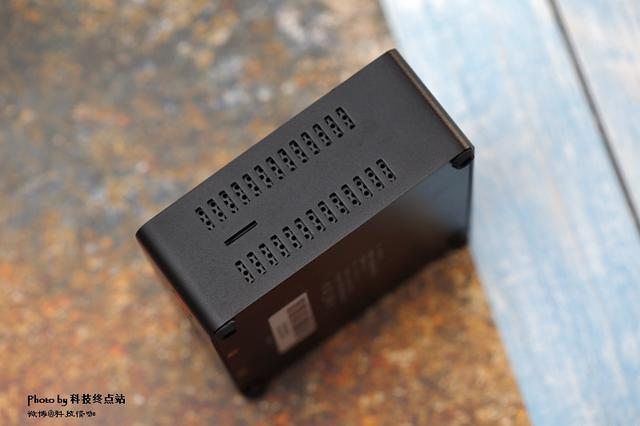 很惊奇:比电视盒子还要小的电脑性能这么给力,零刻EQ55 很惊奇:比电视盒子还要小的电脑性能这么给力,零刻EQ55