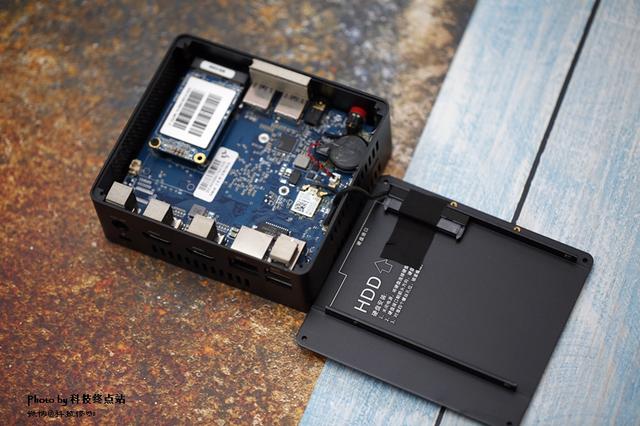 很惊奇:比电视盒子还要小的电脑性能这么给力,零刻EQ55 很惊奇:比电视盒子还要小的电脑性能这么给力,零刻EQ55