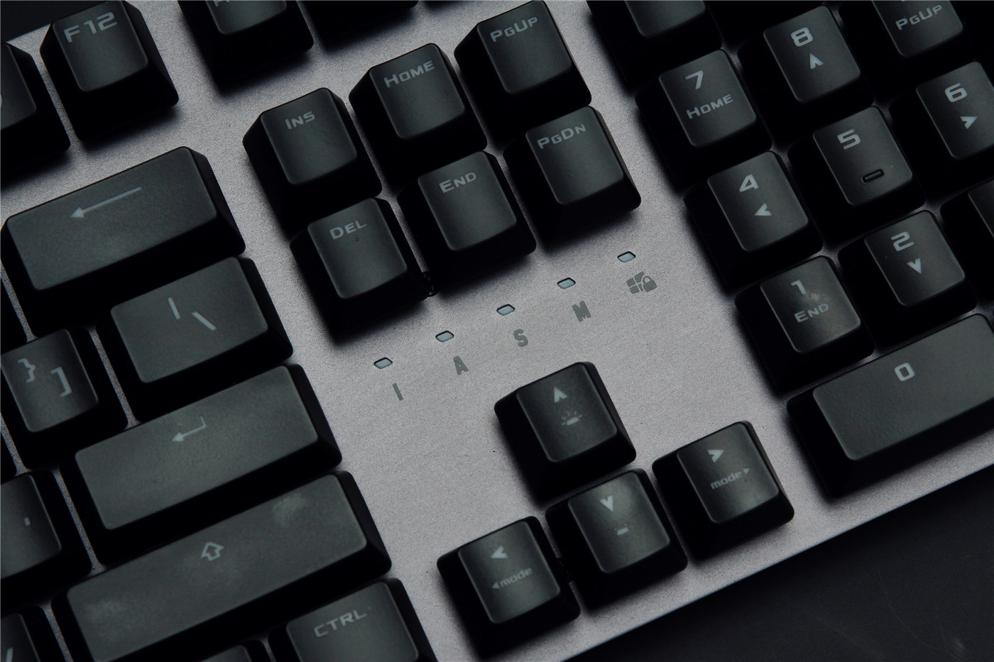 可在泥浆里翻滚的特工，华硕TUF GAMING K7光轴电竞键盘评测