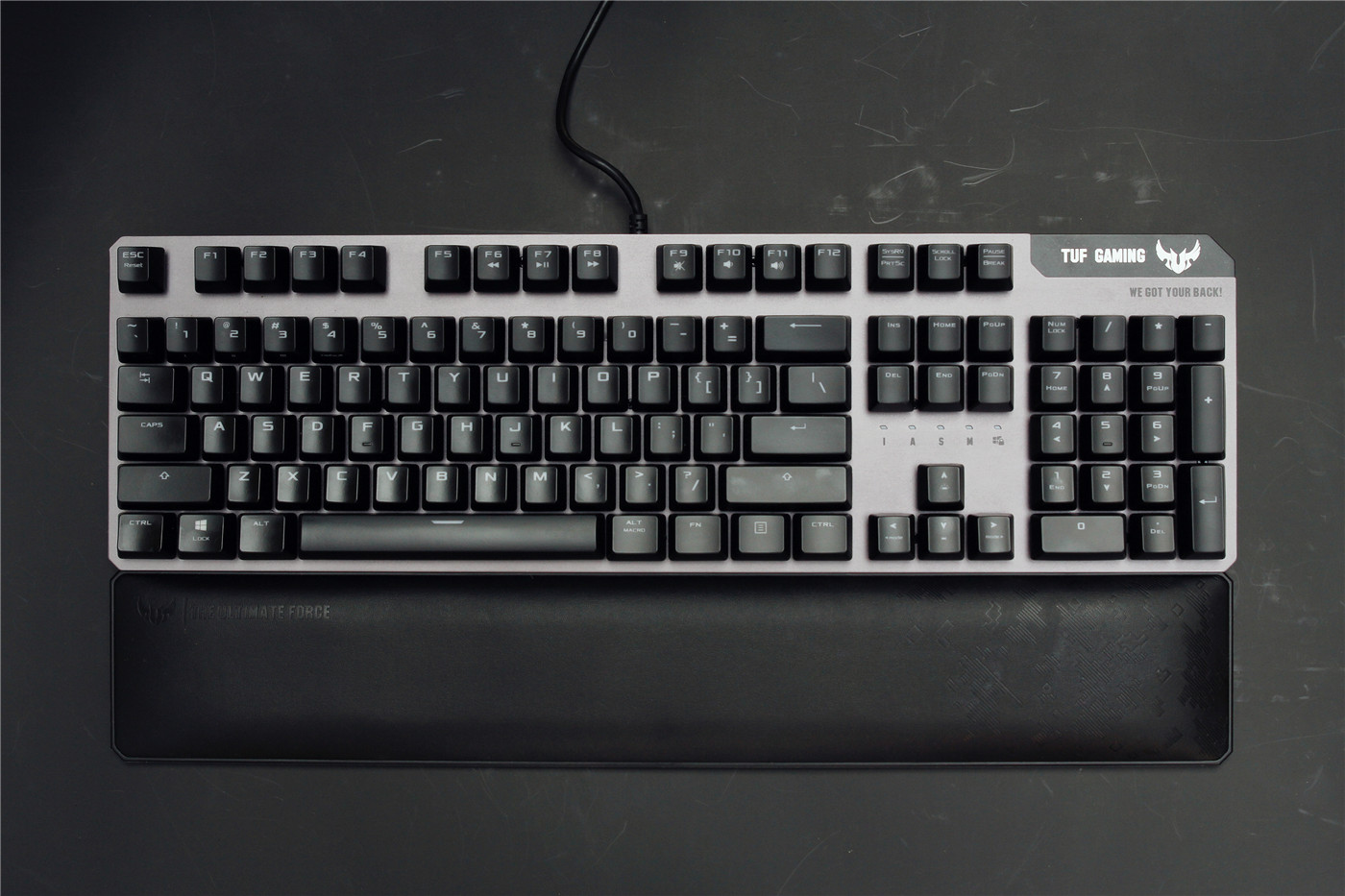 可在泥浆里翻滚的特工，华硕TUF GAMING K7光轴电竞键盘评测