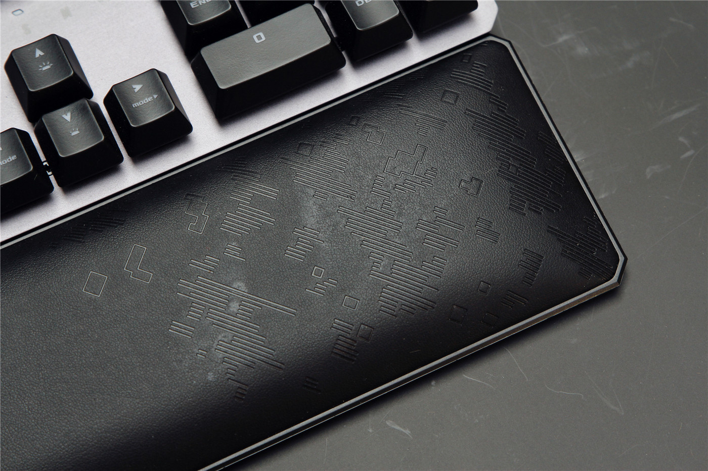 可在泥浆里翻滚的特工,华硕TUF GAMING K7光轴电竞键盘评测 可在泥浆里翻滚的特工,华硕TUF GAMING K7光轴电竞键盘评测