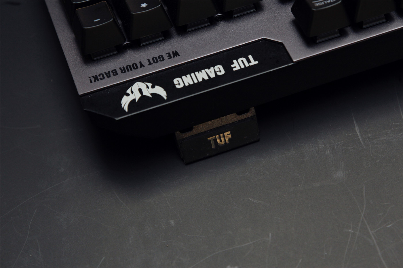 可在泥浆里翻滚的特工，华硕TUF GAMING K7光轴电竞键盘评测