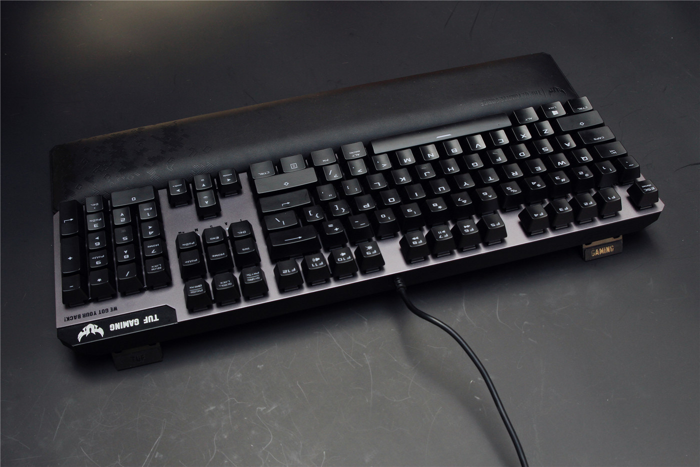 可在泥浆里翻滚的特工，华硕TUF GAMING K7光轴电竞键盘评测
