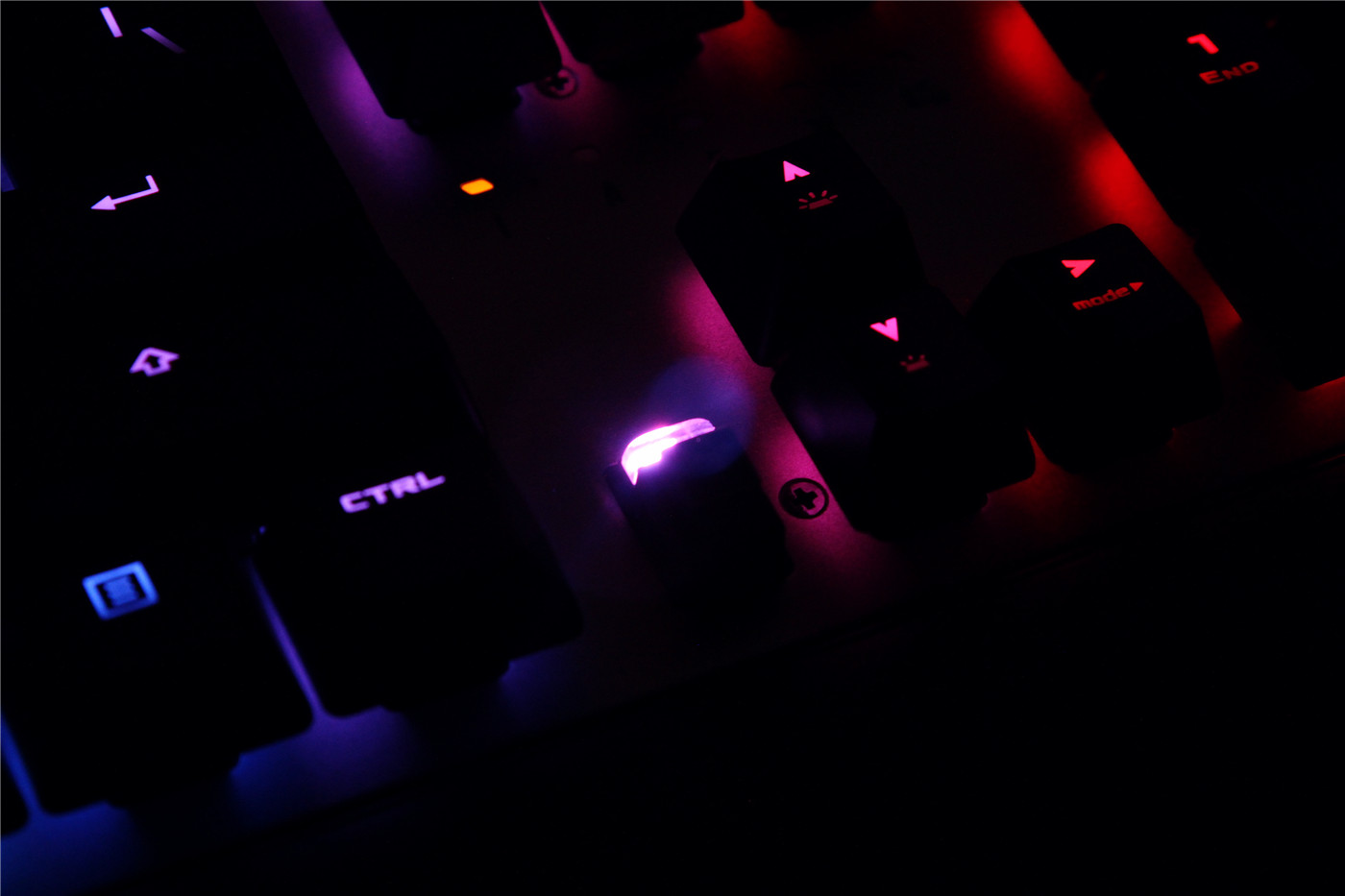 可在泥浆里翻滚的特工，华硕TUF GAMING K7光轴电竞键盘评测