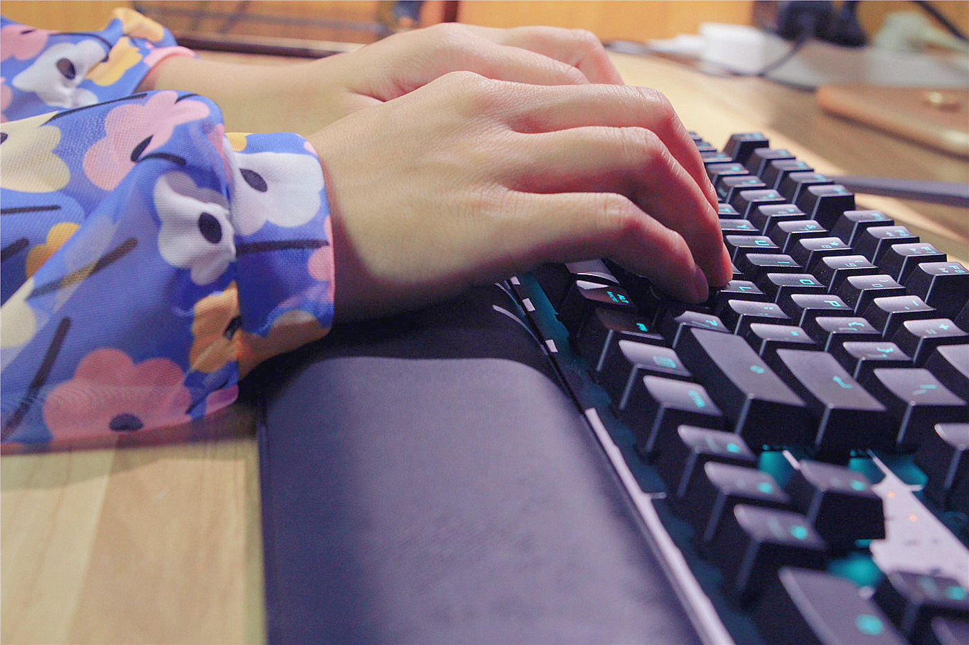 可在泥浆里翻滚的特工,华硕TUF GAMING K7光轴电竞键盘评测 可在泥浆里翻滚的特工,华硕TUF GAMING K7光轴电竞键盘评测