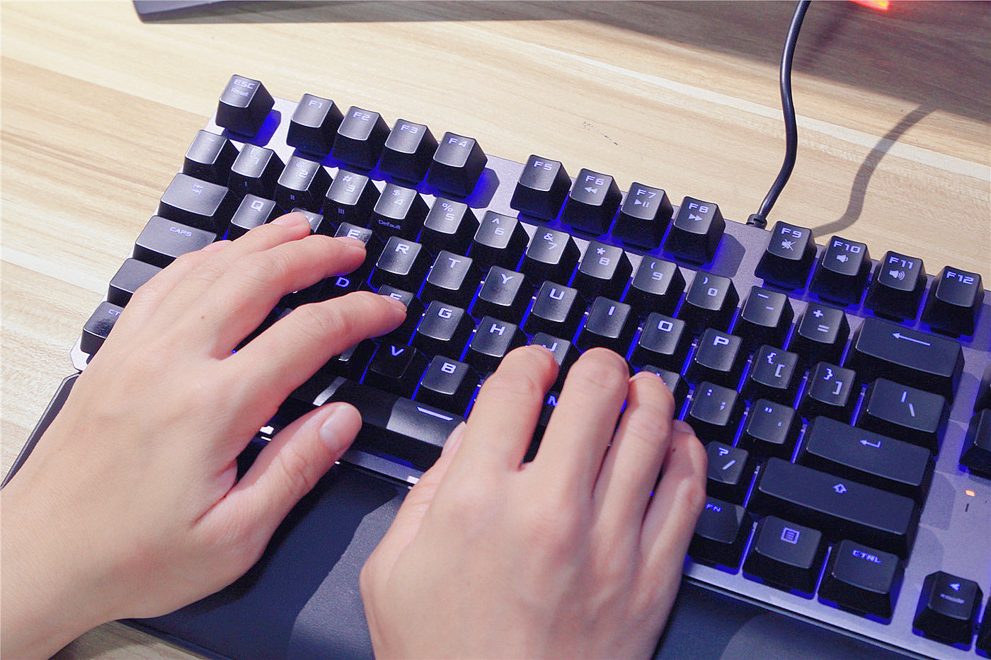 可在泥浆里翻滚的特工,华硕TUF GAMING K7光轴电竞键盘评测 可在泥浆里翻滚的特工,华硕TUF GAMING K7光轴电竞键盘评测