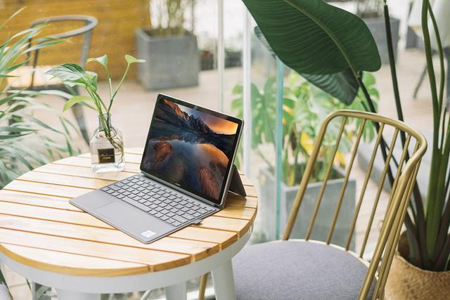 全新HUAWEI MateBook E：在地下停车场都能全时在线！