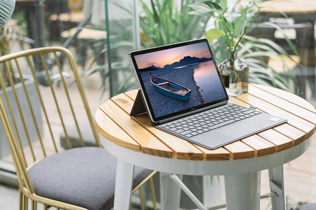 全新HUAWEI MateBook E：在地下停车场都能全时在线！