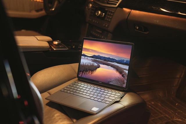 全新HUAWEI MateBook E：在地下停车场都能全时在线！