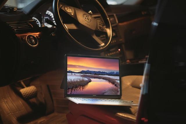 全新HUAWEI MateBook E：在地下停车场都能全时在线！