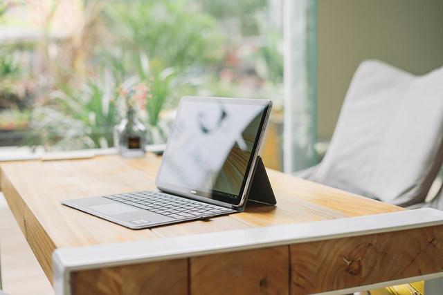 全新HUAWEI MateBook E：在地下停车场都能全时在线！