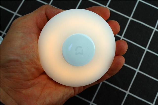 晚上起夜不用开灯啦!米家夜灯2自动感应点亮黑夜 晚上起夜不用开灯啦!米家夜灯2自动感应点亮黑夜