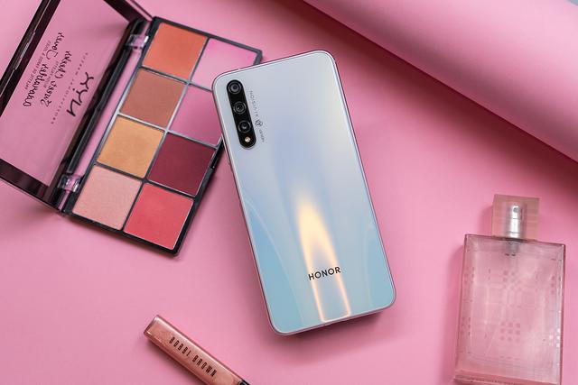 荣耀最强自拍手机登场, 荣耀最强自拍手机登场,