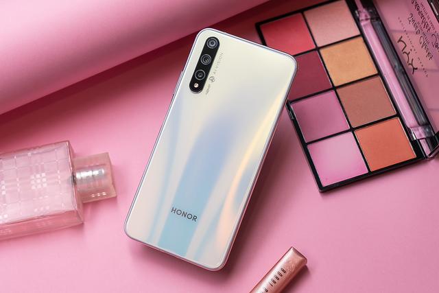 荣耀最强自拍手机登场, 荣耀最强自拍手机登场,