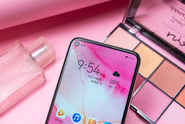 荣耀最强自拍手机登场, 荣耀最强自拍手机登场,