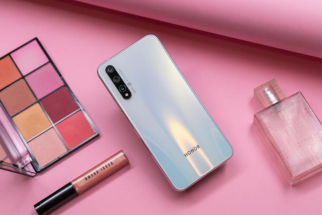 荣耀最强自拍手机登场, 荣耀最强自拍手机登场,