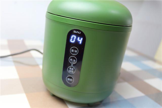 炖一锅莲藕玉米排骨汤,一个人的生活也可以丰富多彩 炖一锅莲藕玉米排骨汤,一个人的生活也可以丰富多彩