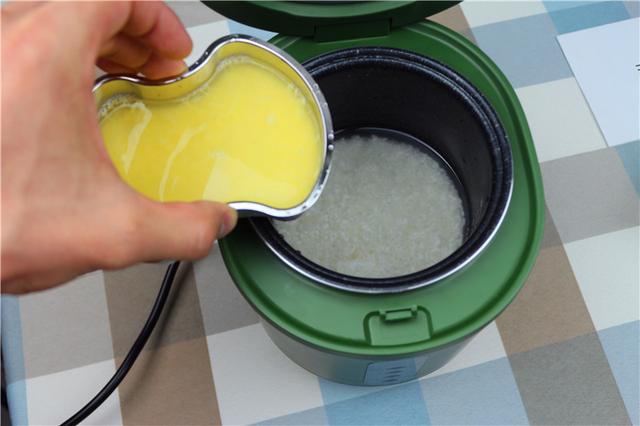 炖一锅莲藕玉米排骨汤,一个人的生活也可以丰富多彩 炖一锅莲藕玉米排骨汤,一个人的生活也可以丰富多彩