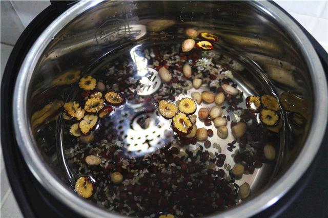 饭汤分离,吃出健康!臻米脱糖养生煲X1助力健康生活! 饭汤分离,吃出健康!臻米脱糖养生煲X1助力健康生活!