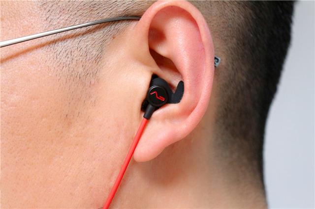 德国大师专业调音+仿生鲨鱼鳍设计,勒姆森SK-20挂脖蓝牙耳机 德国大师专业调音+仿生鲨鱼鳍设计,勒姆森SK-20挂脖蓝牙耳机