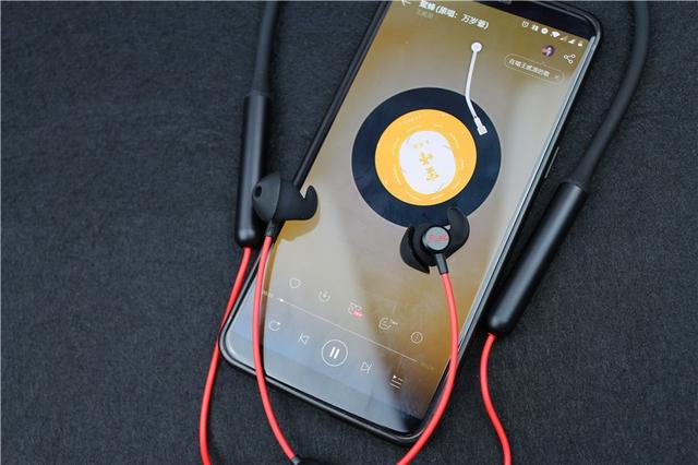 德国大师专业调音+仿生鲨鱼鳍设计,勒姆森SK-20挂脖蓝牙耳机 德国大师专业调音+仿生鲨鱼鳍设计,勒姆森SK-20挂脖蓝牙耳机